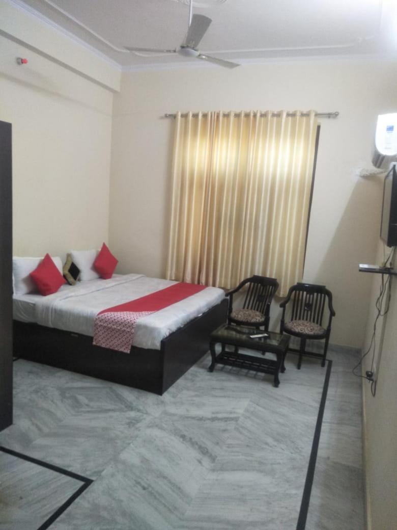 Hotel Tiger Regency Resort 萨瓦伊马多普尔 客房 照片