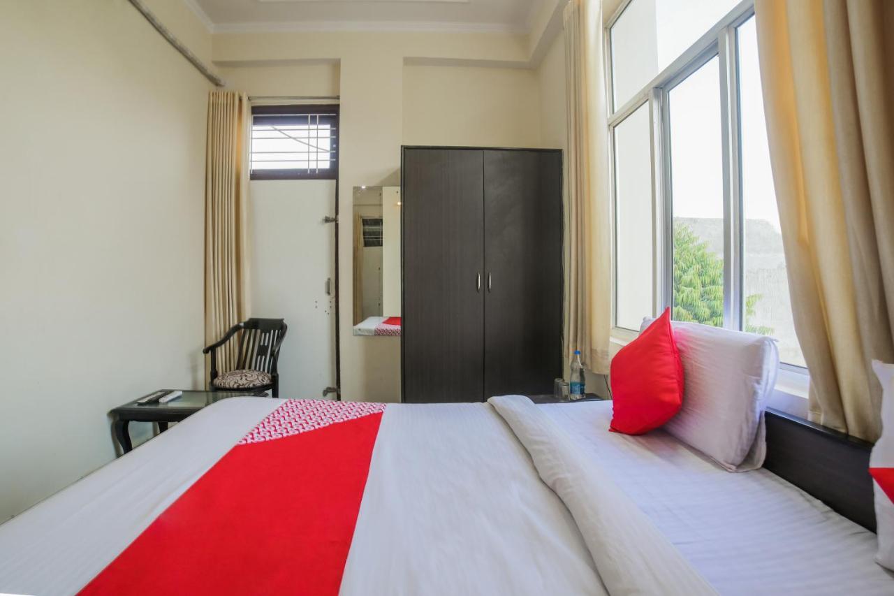 Hotel Tiger Regency Resort 萨瓦伊马多普尔 客房 照片